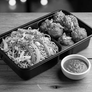 Veg noodles with gobi manchurian combo