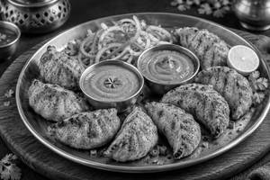 (n) Paneer Tandoori Momo Platter