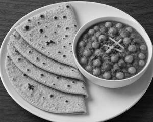 4 Tawa Roti +Chana Masala
