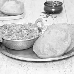 4 Poori + Paneer Bhurji