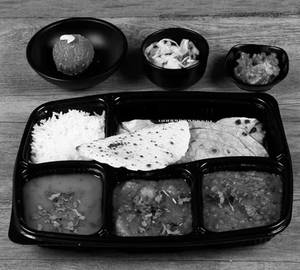 Jain Kathiyawadi Gujarati Thali With Sweet