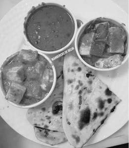 Shahi Paneer With Dal Makhani And 1 Butter Naan
