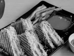 Veg. & Cheese Grilled Sandwich With French Fries