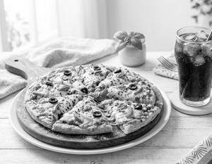 Veg Bite Pizza [Small] with 1 Coke [250 ml]