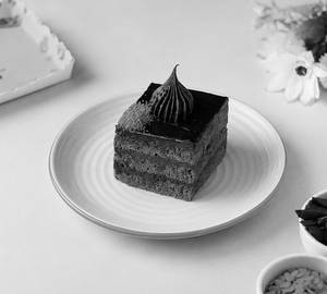 Chocolate Velvet Pastry (1 Pc)