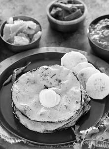 Makki Di Roti (With Makkhan)                                                     