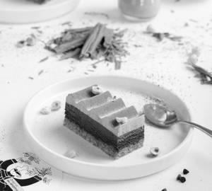 Chocolate Hazelnut Cake (Naughty Hazel) (100gm)