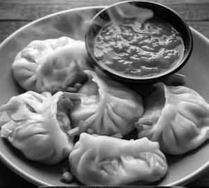 Veg momos [10 pieces]
