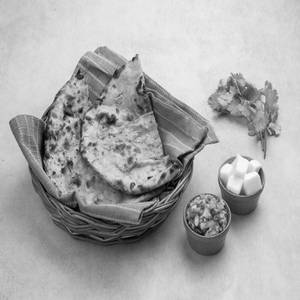 ALOO PARATHA WITH PLAIN CURD & PICKLE (P)