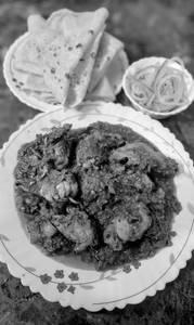 Chicken handi ( 4pcs) +4 Rumali roti