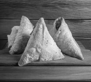 Pizza Samosa (Non-Jain) 3 Pcs
