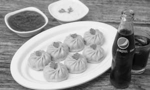Chicken Tandoori Momos [8 Pieces] + Coke [200 Ml]