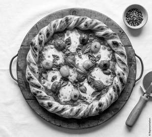 Twist Margherita Pizza
