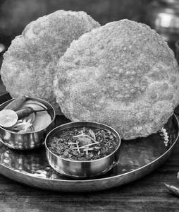 Naan Puri With Sabji ( 3 Pcs)