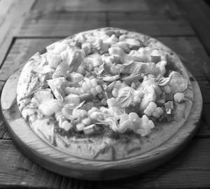 Paneer cheese pizza