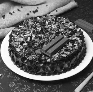 Kit Kat Eggless Cake (1/2 kg)