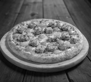 Tandoori Paneer Onion Pizza