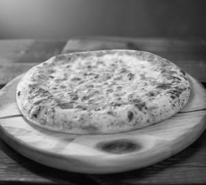 Hindustani margherita pizza