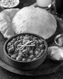 Amritsari Chole With Bhature (3pcs)
