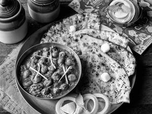 Spl Amritsari Chole With Stuffed Kulcha