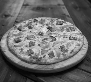 Onion capsicum pizza