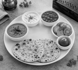 Aloo Naan With Dal Makhani