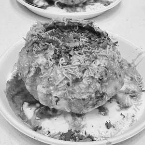 Raj Kochuri With Dahi Vada