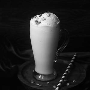 Pista Milkshake with Ice Cream