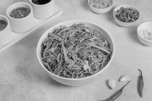 Veg Chilli Garlic Noodles   Full (1000 Ml)