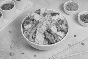 Pork Egg Hakka Noodles