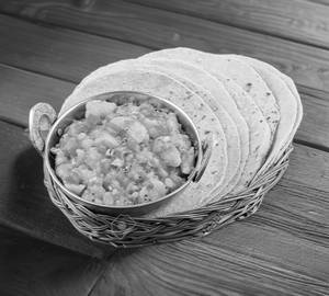 4 Roti With Aalo Ki Sabji