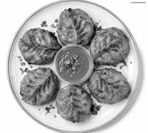 Chicken Pan Fried Momos [5 Pieces]