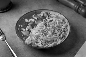 The Noodle Bowl -veg Hakka Noodles - Dragon Paneer