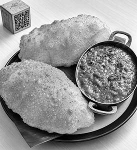 Chole & Bhature ( 2 Pieces )