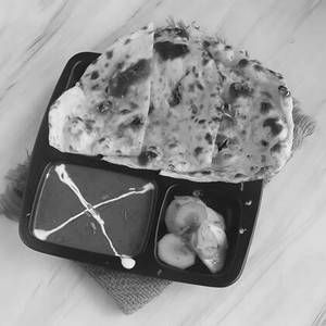 Dal Makhani With 1 Butter Naan [Serves 1]