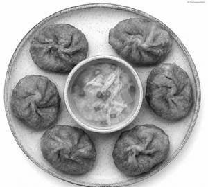 CHICKEN FRIED MOMO (6 PCS) WITH SOUP