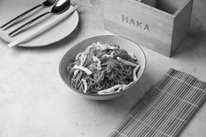 Chilli Garlic Noodles With Chicken