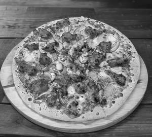 Chicken hyderabadi pizza