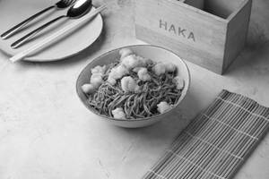 Chilli Garlic Noodles With Prawn