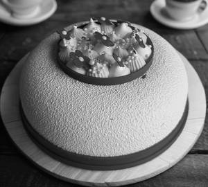 Strawberry Vanilla Entremet 1/2 Kg