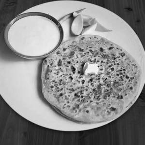 Aloo Paratha With Curd 
