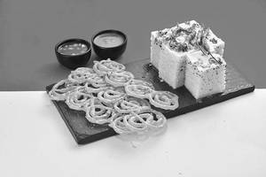 250 Grams Dhokla + 250 Grams Jalebi