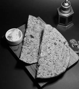 Aloo Paratha With Plain Curd & Pickle [online]