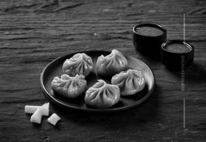 Chilly Garlic Chicken & Cheese Momos