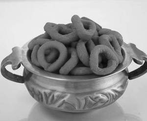 Millet Kodubale (180 Gms) [Foxtail & Little Millet]