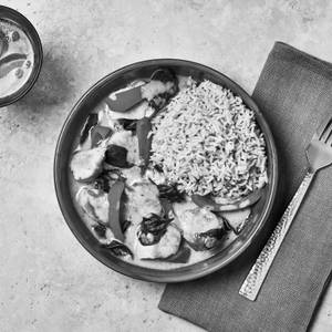 Brown Rice served with Veggies and Paneer with Green Thai curry sauce