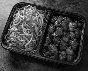 Mix Hakka Noodles + Chilly Chicken Gravy