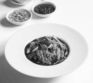 Wok Fried Noodles Served With Lamb