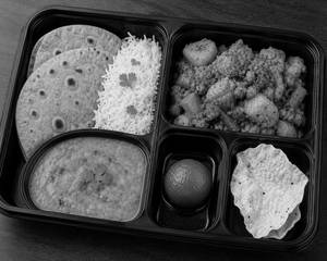 2 Roti+ Rice+ Dal Fry+ Veg Hyderabadi+ Papad+ Gulab Jamun