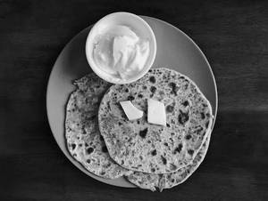 Gobi Paratha With Dahi
